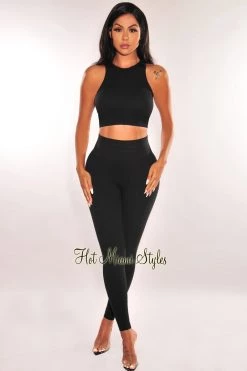 ITZON APPAREL HMS ESSENTIAL: Black Ribbed Seamless Sleeveless Crop Top