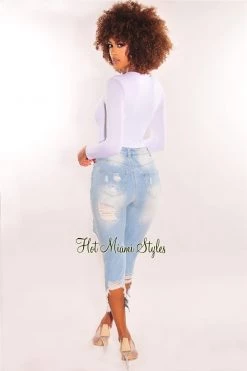 Vendor-unknown Light Denim Ripped Knee Destroyed Hem Cropped Jeans