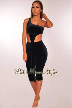 Sole Mio (set) Midnight Velvet One Shoulder Capri Two Piece Set